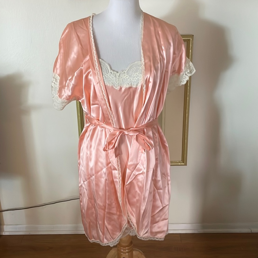 Vintage pretty in pink 100% silk lingerie slip dress and rob size medium